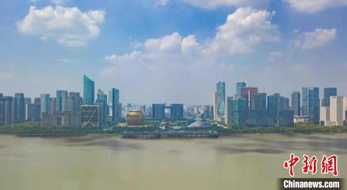 浙江杭州錢(qián)塘江畔?！⊥鮿?攝
