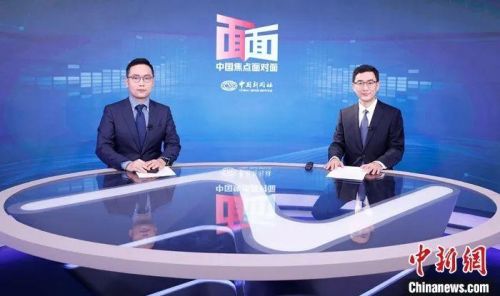 中國(guó)國(guó)家發(fā)展和改革委員會(huì)體改司副司長(zhǎng)蔣毅(右)日前在北京接受中新社“中國(guó)焦點(diǎn)面對(duì)面”專(zhuān)訪。中新社記者 蔣啟明 攝